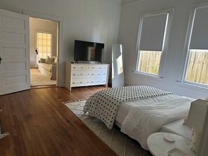 4 bedrooms, desk, travel crib, free WiFi