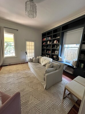 Smart TV, fireplace, offices, computer monitors