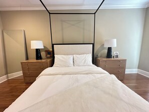 4 bedrooms, desk, travel cot, free WiFi - Beautiful, historic home - Private (Birmingham)