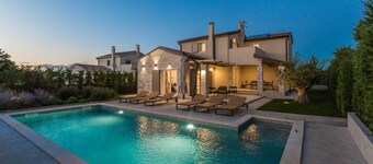 Villa with private hydro massage salt water pool close to beach