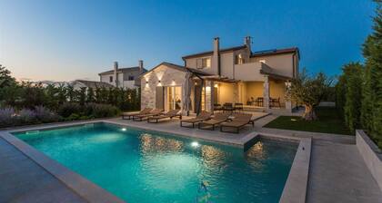 Villa with private hydro massage salt water pool close to beach