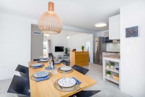 Dining - Villa with private hydro massage salt water pool close to beach (Tar)