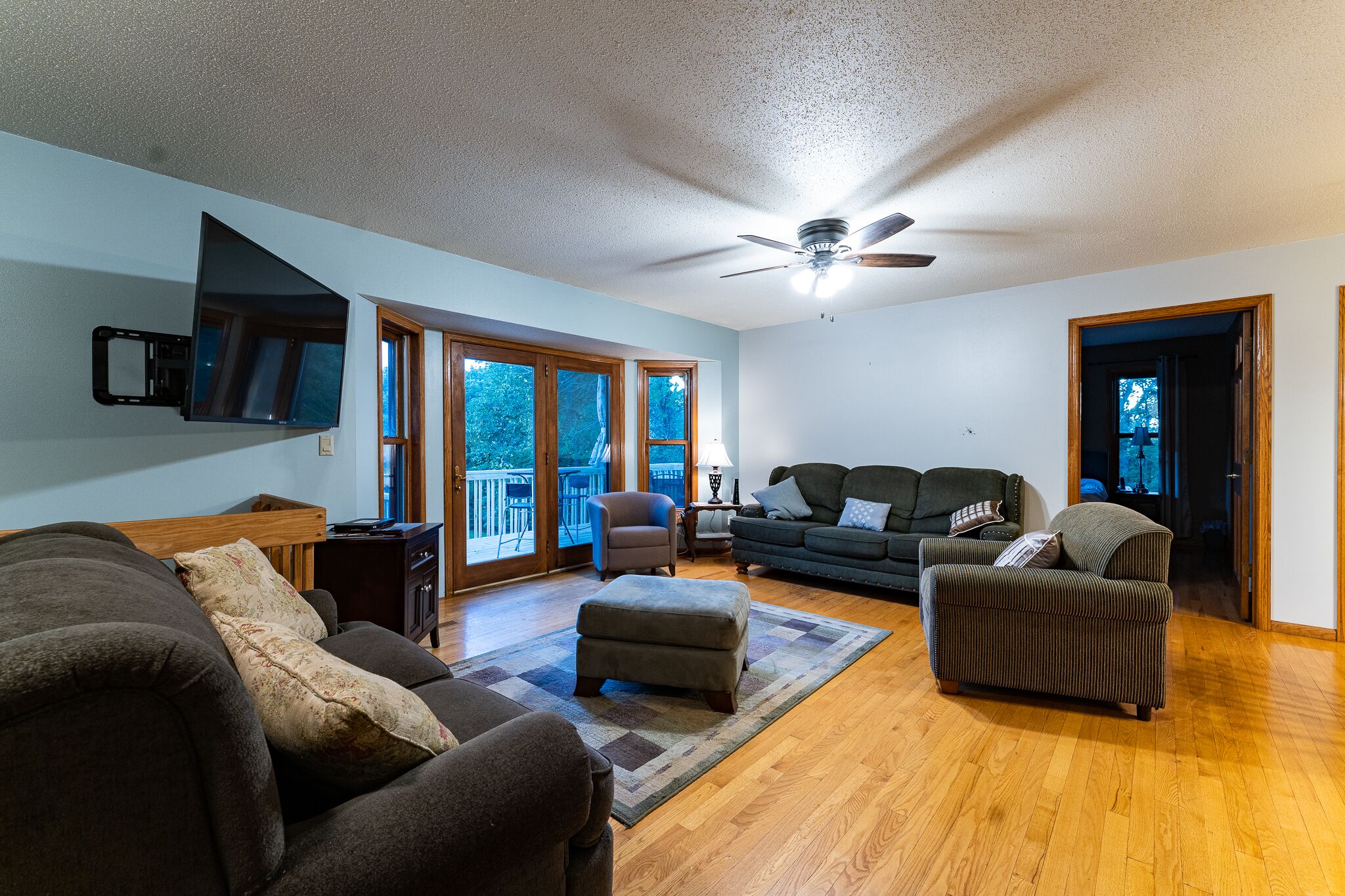 Driftless Area Country House: large deck, spring fed creek, Amish area   