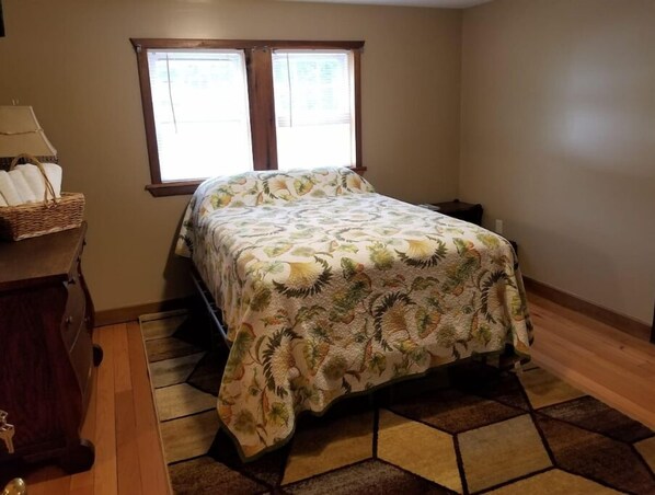 1 soverom, skrivebord, strykejern/-brett og wi-fi (inkludert)