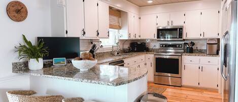 Refrigerador, microondas, horno, placa de cocina