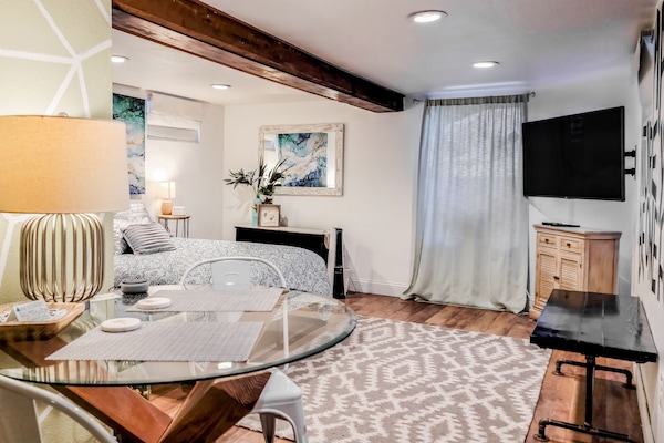 1 soverom, strykejern/-brett, wi-fi (inkludert) og sengetøy