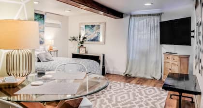 Cozy Apartment Minutes from Downtown