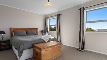 4 bedrooms, WiFi, bed sheets