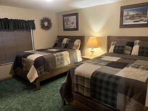 4 chambres, coffres-forts dans les chambres, fer et planche à repasser