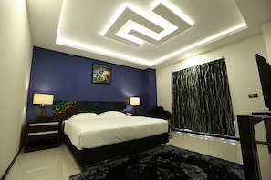 Deluxe Room, 1 Queen Bed, Non Smoking | In-room safe, bed sheets - Hotel Million Day (Mayiladuthurai)