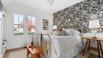 4 bedrooms, iron/ironing board, travel crib, free WiFi