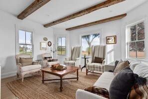 TV, books - Highland Farmhouse – Countryside Retreat with Farm Charm (Van Dyne)