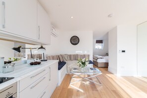 Apartment - Pet-friendly Fulham Broadway Penthouse, Sw Balcony (London)