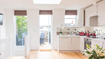 Apartment | Private kitchen | Fridge, microwave, oven, stovetop