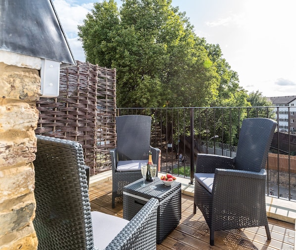 Apartment | Balcony - Fulham Broadway 1 Bed - Sw Balcony - Pet Friendly (London)