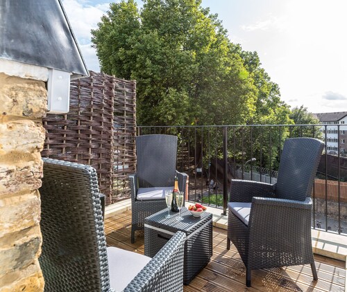 Pet-friendly Fulham Broadway Penthouse, Sw Balcony