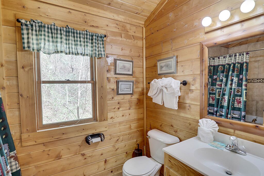 Pigeon Forge - Jeremiah's Lodge - 2 Bedroom - Sleeps 8