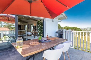 Outdoor dining - Contemporary house Bidart (Bidart)