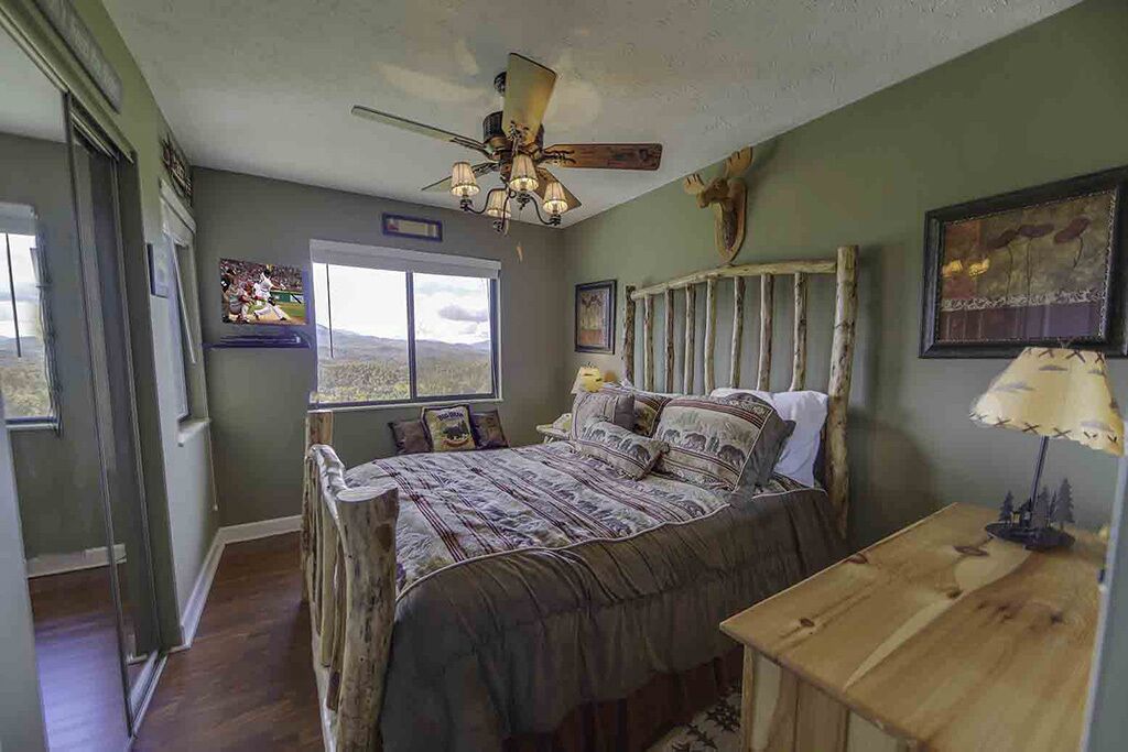 Gatlinburg - National Park Views - 2 Bedroom - Sleeps 4