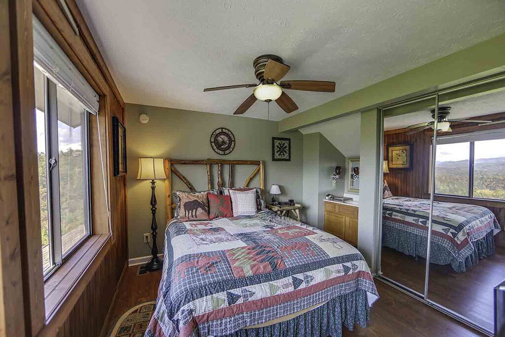 Gatlinburg - National Park Views - 2 Bedroom - Sleeps 4