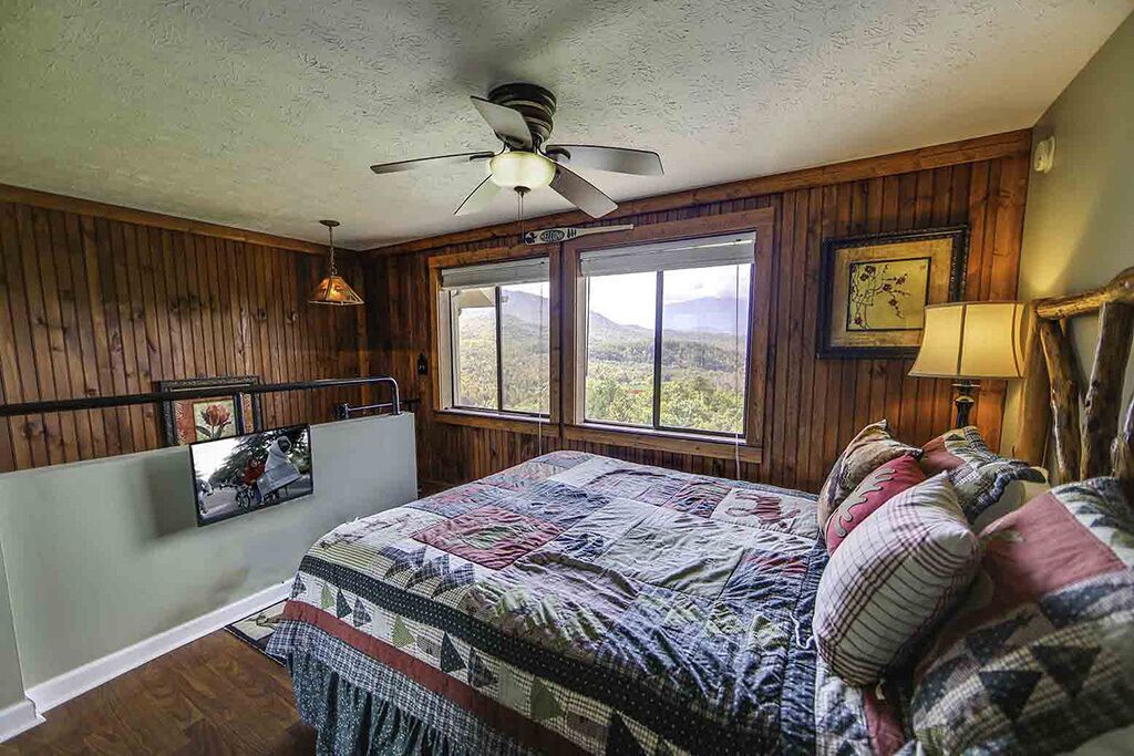 Gatlinburg - National Park Views - 2 Bedroom - Sleeps 4