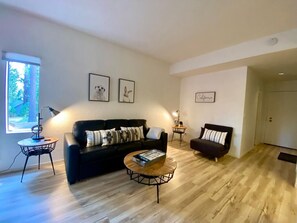 Smart TV, fireplace, table tennis, books