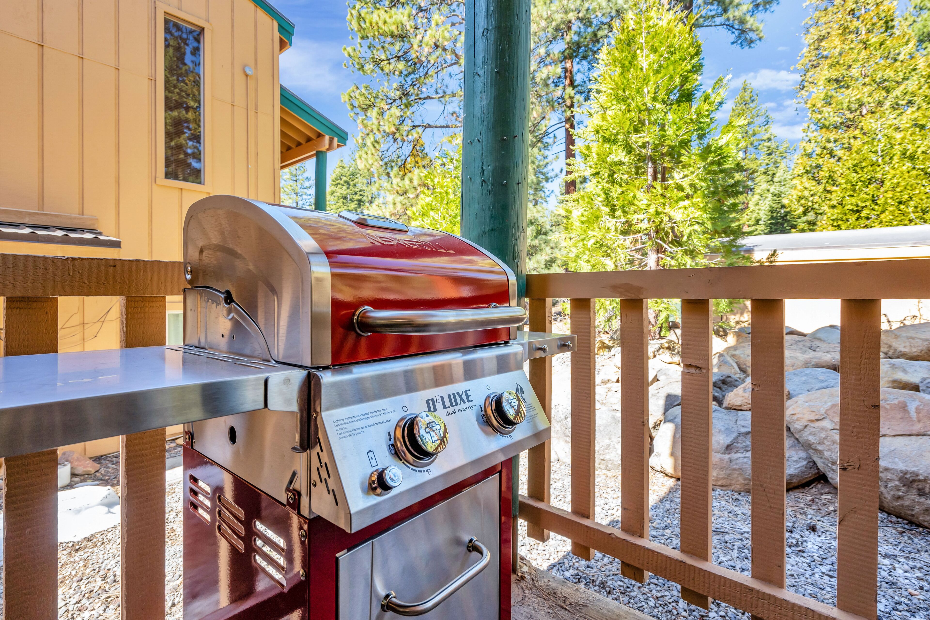 Lazy Bear PINK  5min From Kings Beach & Northstar Pool Spa Game Room