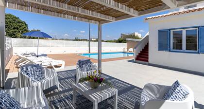 Villa Nettuno, enchanting contemporary villa, seafront , with pool