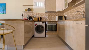 Refrigerador, microondas, horno y lavavajillas
