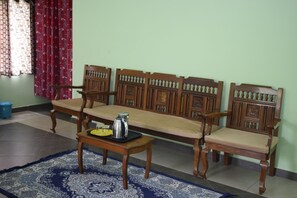 Bed sheets - HOTEL AISHWARYA (Kodaikanal)