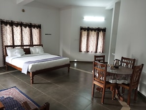 Family Room | Bed sheets - HOTEL AISHWARYA (Kodaikanal)