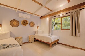 Unclassified image, 2 of 21, button