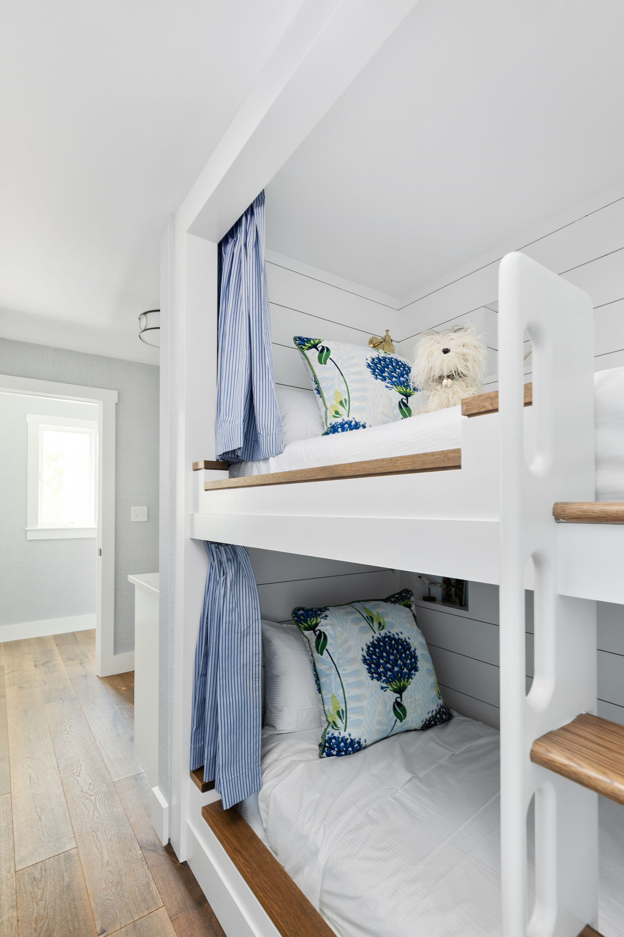 "Beachwood", Upscale Beach Residence with Stunning Ocean Views