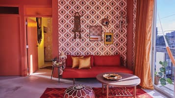 Comfort Apartment | Living room | 42-inch flat-screen TV with digital channels, TV, streaming services