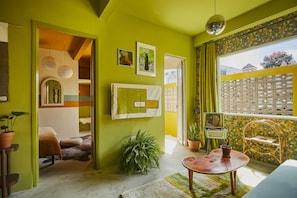 Hypo-allergenic bedding, memory-foam beds, individually decorated - MOOD HAUS by DW - 70's Retro Stays (San Juan)