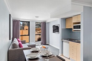 Living area - Mantra Sydney Central (Sydney)