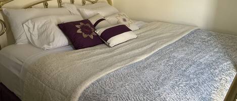 3 quartos, escrivaninha, Wi-Fi de cortesia, roupa de cama