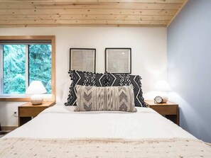 3 bedrooms, iron/ironing board, travel cot, free WiFi