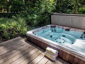 Bain à remous extérieur