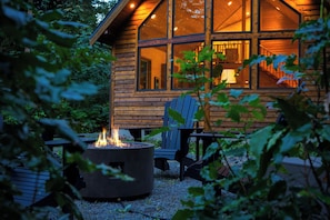 Property grounds - Tranquil Luxury Forest Chalet ~ Hot Tub, A/C & Gourmet Kitchen! Minutes to PNW Exploration (Glacier)
