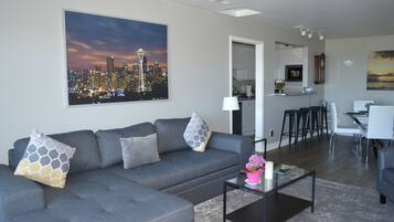 Smart TV, fireplace