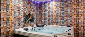 Le Noyer Romantic lodging with private spa