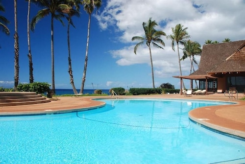 Kepuhi Beachfront Lofted Studio w/pool & BBQ. Remote and Private. Hawaii's best.