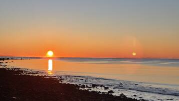 Beach nearby, sun-loungers, beach towels