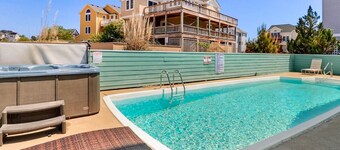 1008 Shellous * 5 Min Walk to Beach * Dog Friendly * Private Pool & Hot Tub