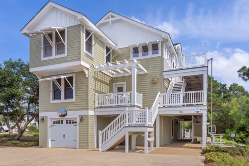 Sea The Light: 6BR w/ Pool, Hot Tub, Walk Beach