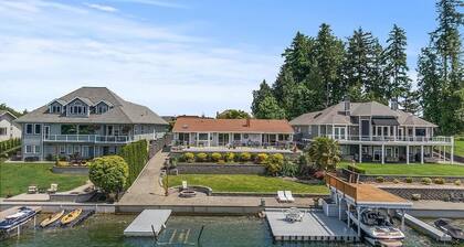 The Red Roof At Lake Tapps ~ Waterfront & Huge Deck