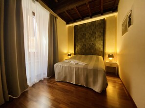Roupas de cama premium, edredons de pluma, frigobar, cofres nos quartos