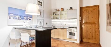 Mikrobølgeovn, ovn, kogeplade, opvaskemaskine