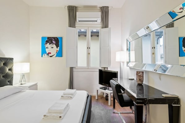 1 habitación, tabla de planchar con plancha y wifi